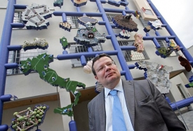 Alexandr Vondra posléze přiznal, že se mystifikací Černého bavil.